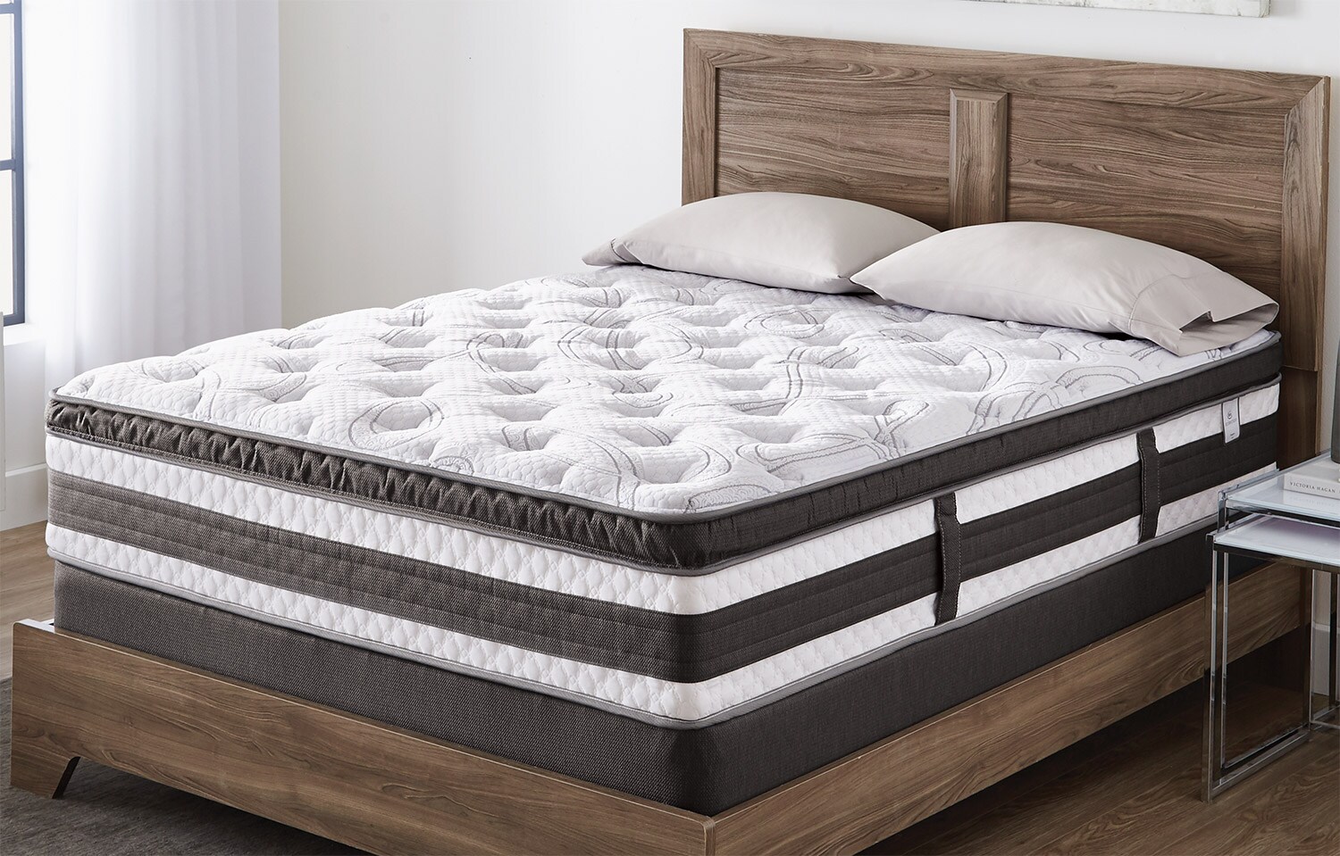 Queen Sets The Brick