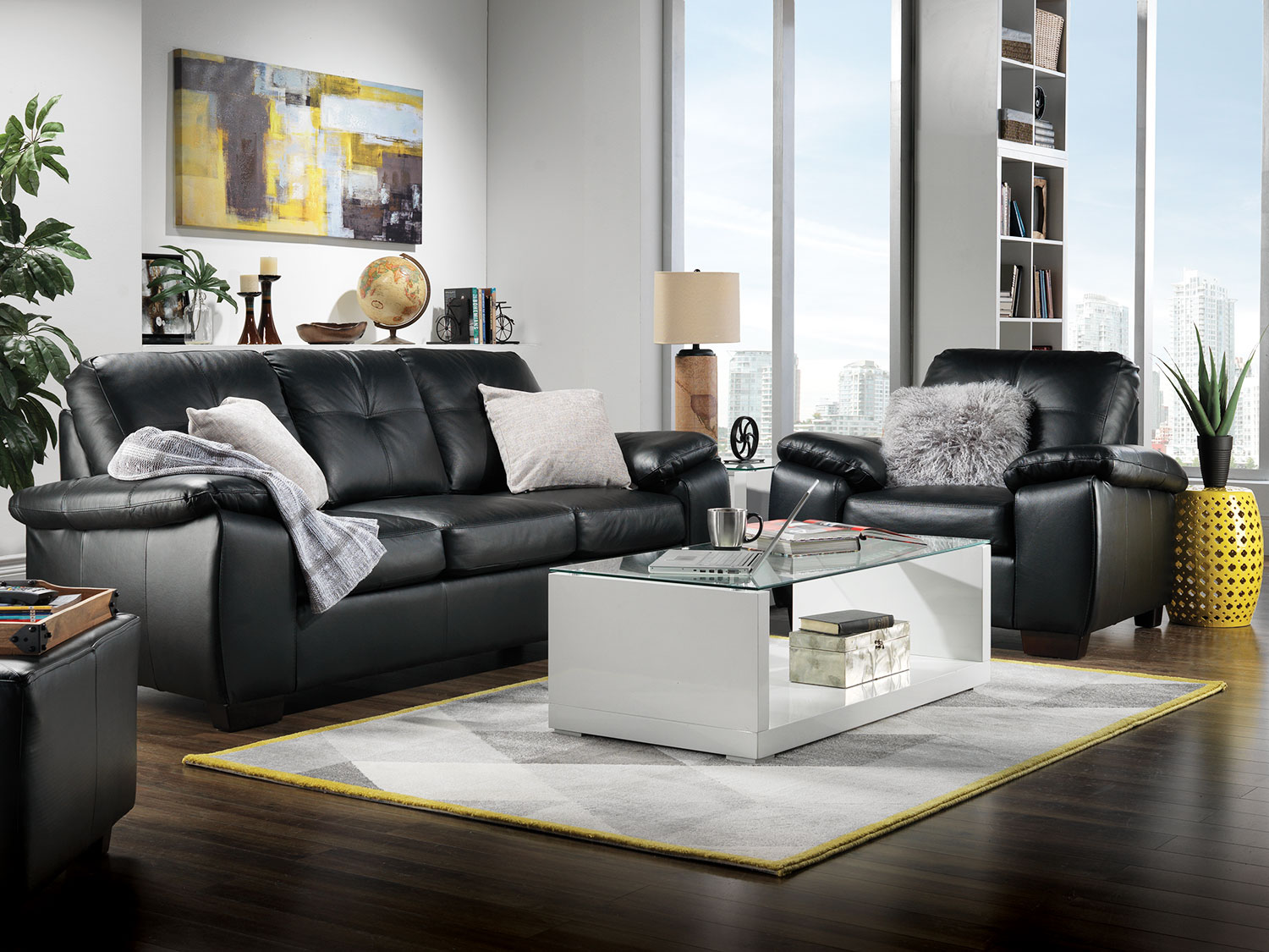 Naples Sofa Black Leon's